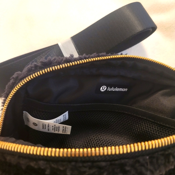 LULULEMON ATHLETICA Unisex Black Everywhere Fleece Belt Bag Fanny Pack NWT - Picture 5 of 10